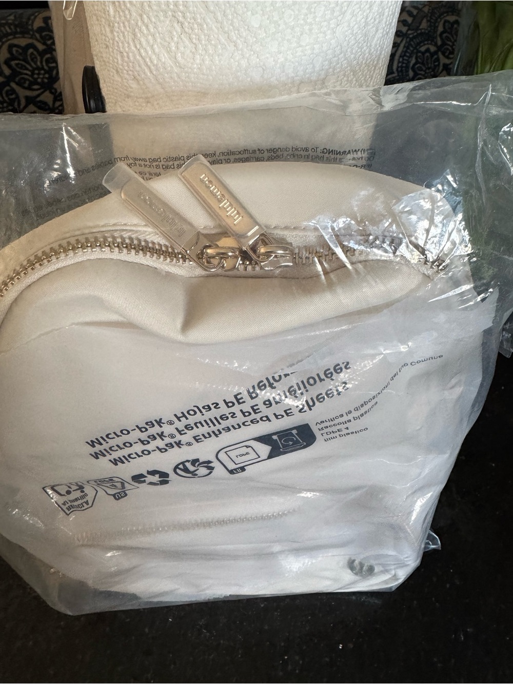 lululemon athletica Everywhere Sling Bag in ivory/New With Tag - Picture 3 of 10
